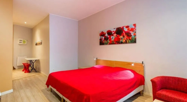 Les Studios De La Place, Rezerwuj Hotel Hotele w Rhône z parkingiem, Parking