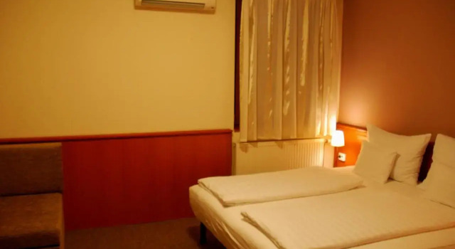 König Hotel, Prenota Hotel Pécs 