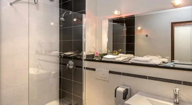 Двухместный номер Standard Logis Hotel Restaurant Du Commerce