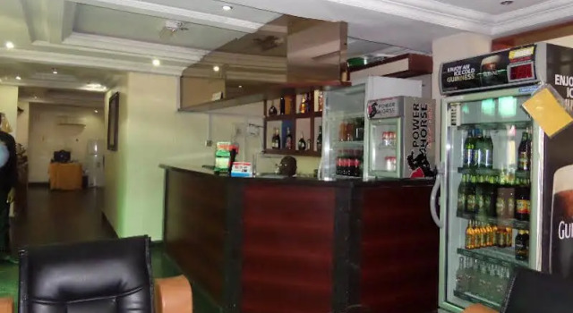 Presken Hotel K-One Place, Rezerwuj Hotel Hotele w Lagos z parkingiem, Parking