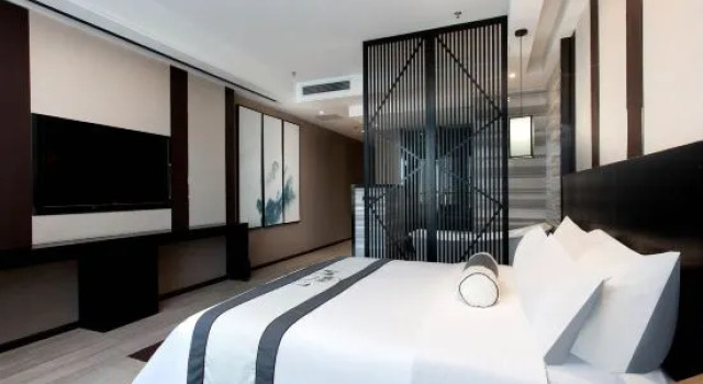 Люкс Business Ruo'an Boutique Hotel (Gulja Xinmaoye Shopping Center)