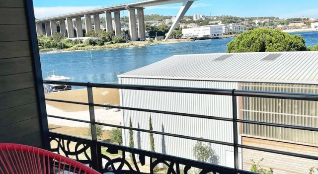 Одноместный номер Superior с балконом Golden Tulip Hotel & Rooftop Martigues Provence