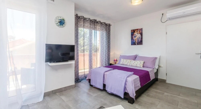 Mirta, Prenota Hotel Hotel a Isole Quarnerine con parcheggio, Parcheggio