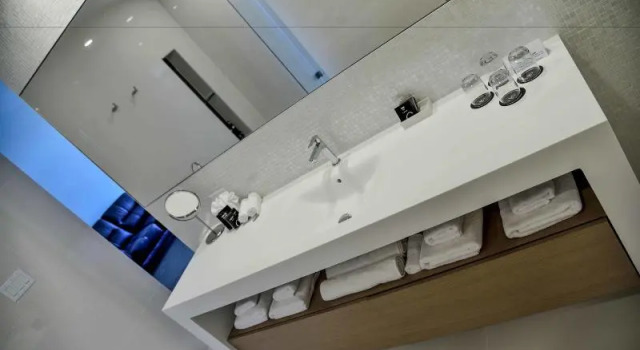 Göl manzaralı küçük süit Hotel du Lac Champlain, an Ascend Collection Hotel