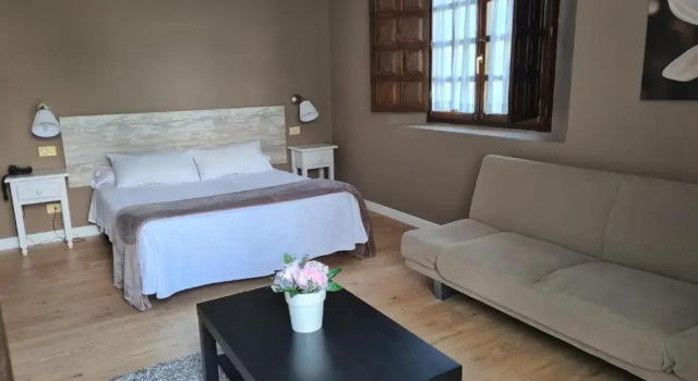 Трёхместный номер Standard Hotel Colegiata