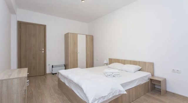 Bright 1bdr Apartment Near Center - Free Parking