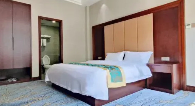 Люкс Deluxe Shangrao Lingshan Holiday Hotel (Lingshan Cableway Branch)