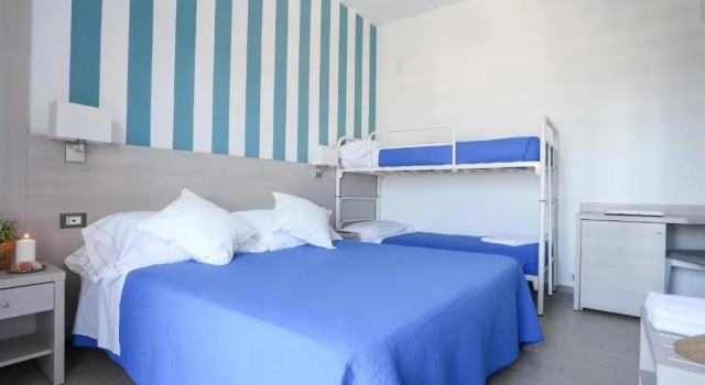 Четырёхместный номер Standard с видом на море Hotel Olympia