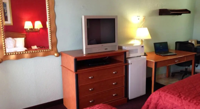 Четырёхместный номер Standard Motor Inn