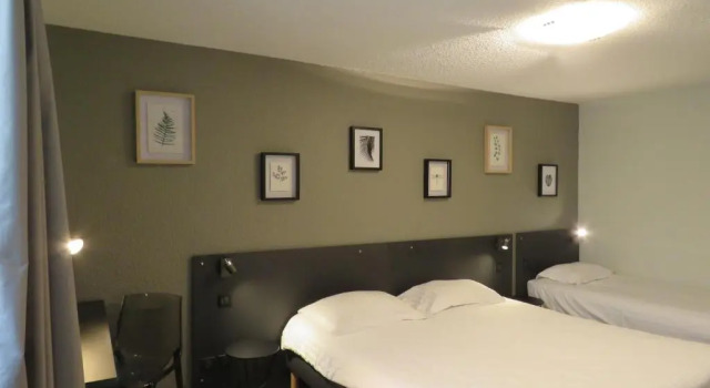 Трёхместный номер Standard CITHÔTEL LE DAV Clermont-Ferrand Centre