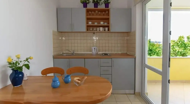 Spacious Apartment in Sukosan With Balcony
