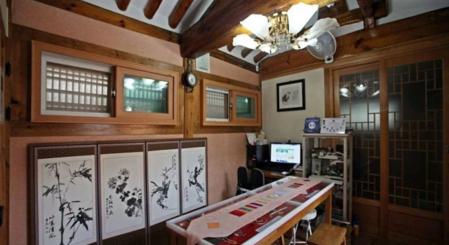 Hanok Guesthouse Nuha, Забронировать Отель Отели Сеула с парковкой, рядом с Католический собор Святого Михаила, Парковка