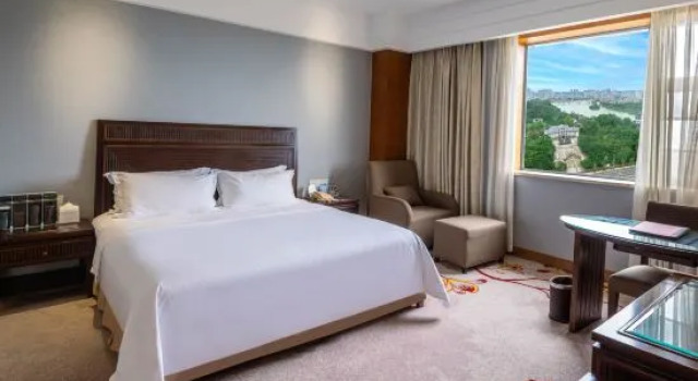 Люкс с видом на реку Daqian International Hotel