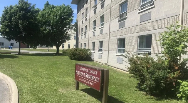 Backpacker College @ St. Lawrence University, Varaa Hotelli Kingston 