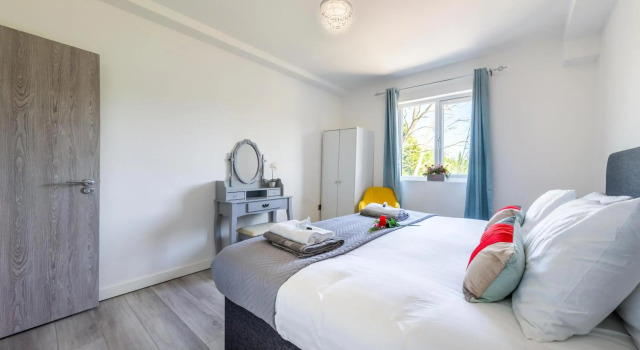 Ash View Place 3 -heathrow - Thorpe Park - Free Parking, Забронировать Отель Отели Суррей с парковкой, Парковка