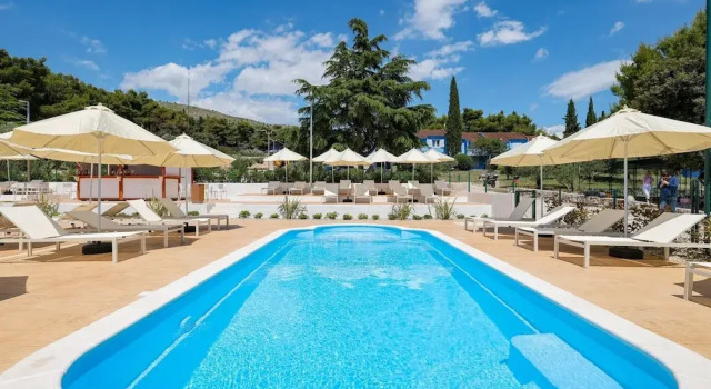 Апартаменты Apartments Medena in Seget Donji Trogir With Pools