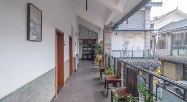 Sunshine Courtyard Inn (Jianshui Ancient City Branch), Prenota Hotel Jianshui Yunnan