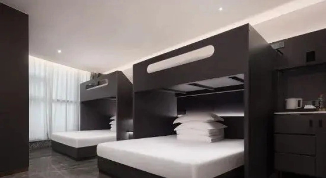 Кровать в общем номере Wynman hotel