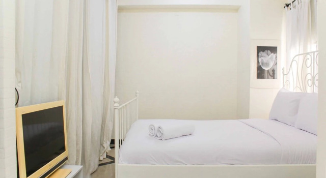 Номер Standard White and Nice 1BR at Bassura City Apartment