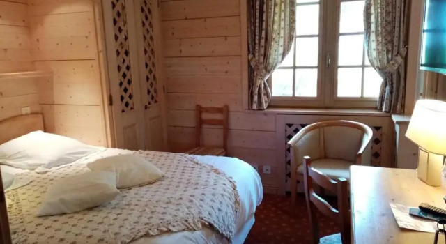 Hotel les Sapins, Забронировать Отель Ла-Клюза Лыжный курорт на озере Анси