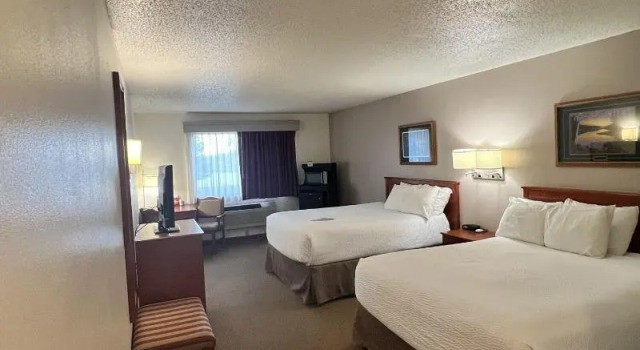 Четырёхместный номер Standard Serena Inn & Suites
