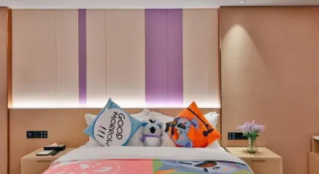 Люкс Luxury Lavande Hotel (Kunming Changshui International Airport Terminal Platinum Port Modern Plaza)