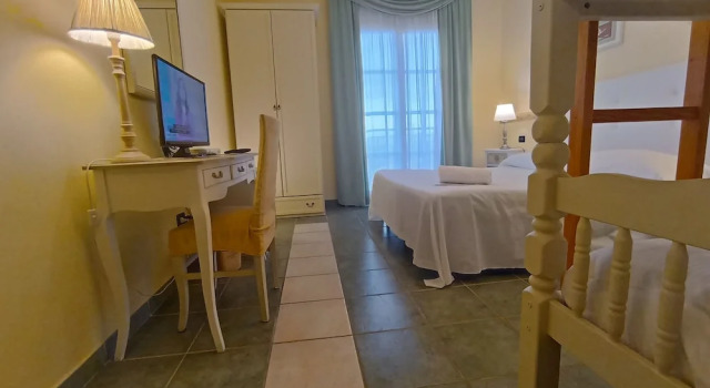 Четырёхместный номер Standard с балконом Hotel Palladium