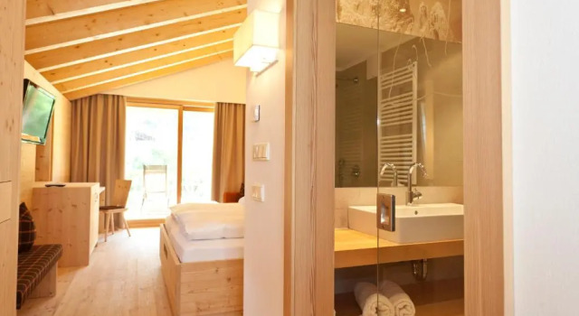Двухместный номер Comfort с балконом и с красивым видом из окна Dolomites Nature Hotel Vigilerhof