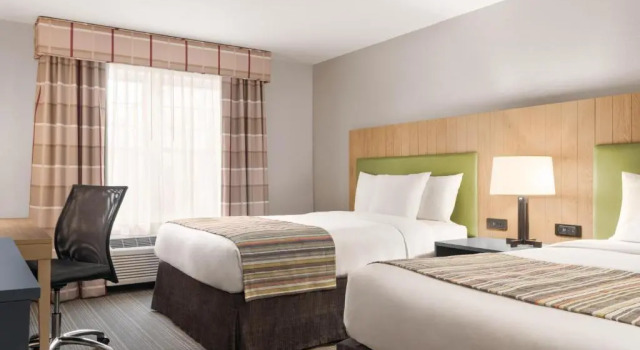 Четырёхместный номер Standard Country Inn & Suites by Radisson, Schaumburg, IL