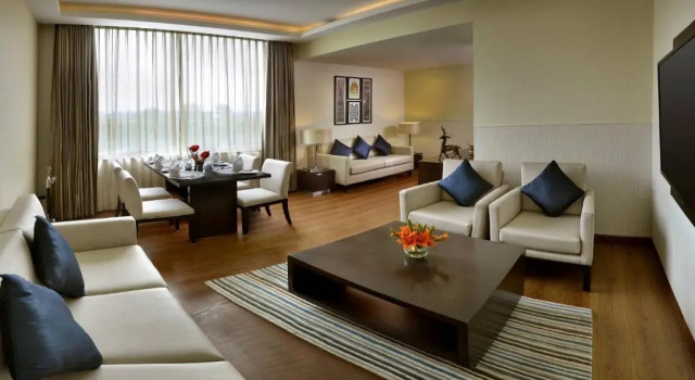 Люкс Executive c 1 комнатой Four Points by Sheraton New Delhi, Airport Highway