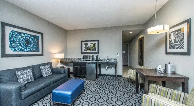 Люкс Standard Holiday Inn Express & Suites Charleston Arpt-Conv Ctr Area by IHG