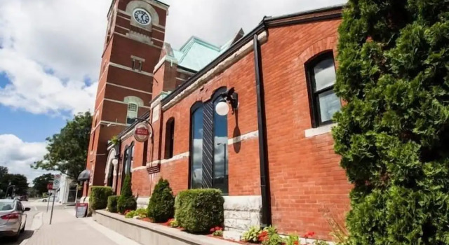 Clocktower Inn, Varaa Hotelli  