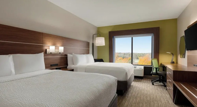 Четырёхместный номер Standard Holiday Inn Express & Suites Lexington North West-The Vineyard by IHG