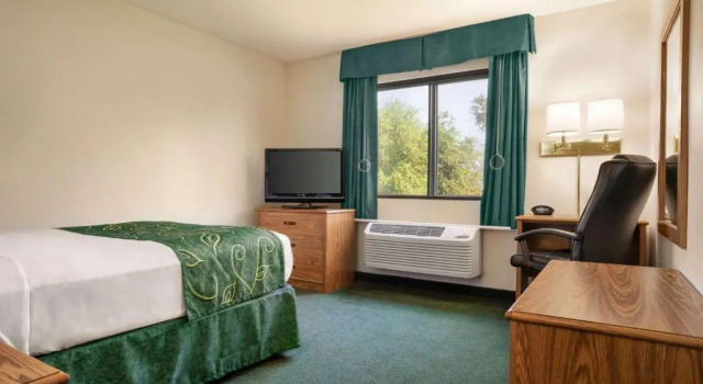 Четырёхместный номер Standard Travelodge by Wyndham Morrill