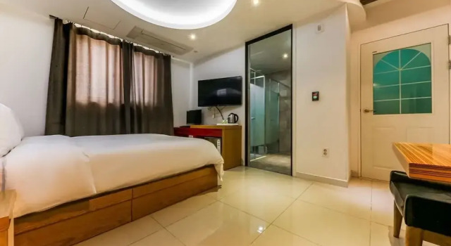 Hotel sseom, Забронировать Отель Отели Тэджна с парковкой, рядом с Железнодорожный вокзал Тэджон, Парковка