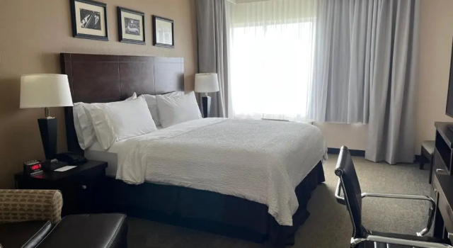 Run of House Holiday Inn Louisville Airport - Fair/Expo by IHG