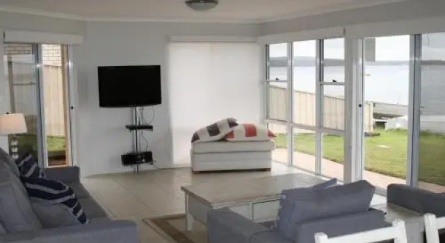 1 'The Clippers' 131 Soldiers Point Road - fabulous waterfront unit