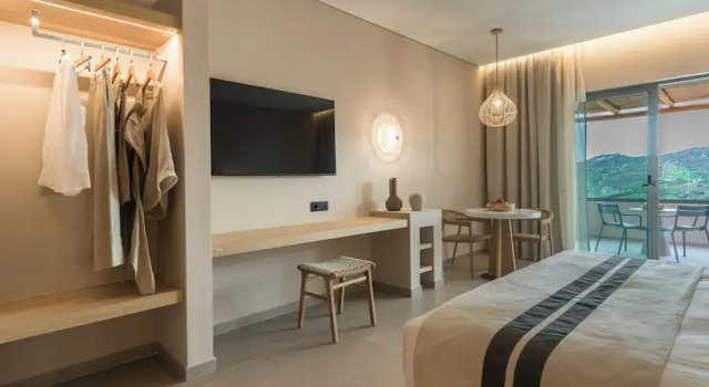 Полулюкс с балконом Heromylos Resort And Spa