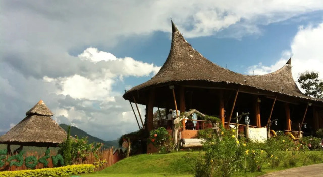 Кровать в общем номере Mari Pai Resort