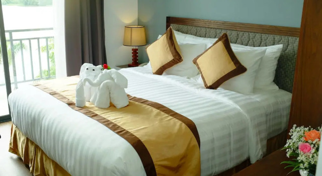 Номер Deluxe Sen Yangon Lakeview Hotel
