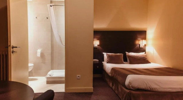 Семейный номер Standard Hotel Astrid Caen centre