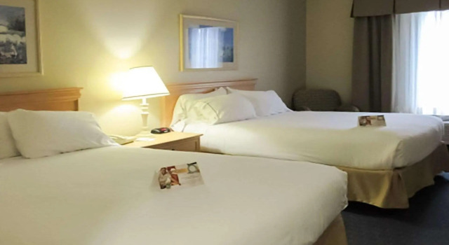 Четырёхместный номер Standard Blue Water Inn & Suites BW Signature Collection