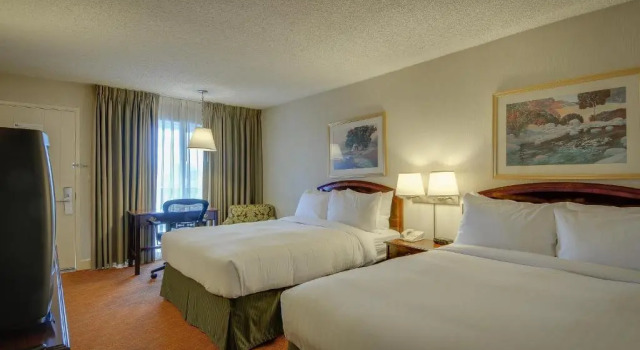 Четырёхместный номер Standard с видом на залив Vagabond Inn Executive San Francisco Airport