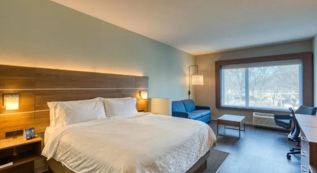 Люкс с видом на город Holiday Inn Express & Suites - Charlotte - South End by IHG