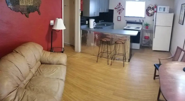 Коттедж INN LEATHER GUEST HOUSE-GAY MALE ONLY