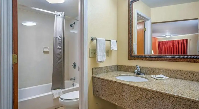 Номер Standard Rodeway Inn & Suites