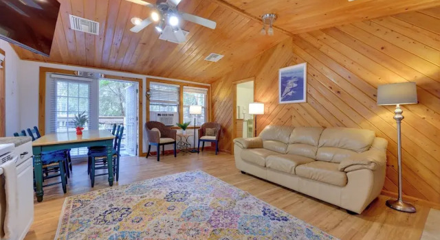 Fish, Boat & Explore: Cross Creek Cabin w/ Dock!, Rezerwuj Dom wakacyjny Cross Creek Floryda