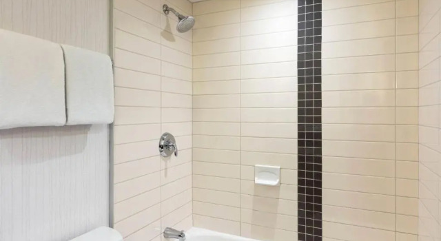 Четырёхместный номер Standard Delta Hotels by Marriott Burnaby Conference Centre