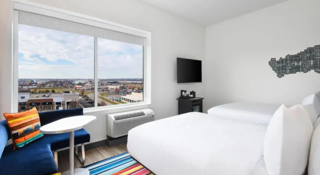 Четырёхместный номер Standard Aloft by Marriott Cincinnati West Chester