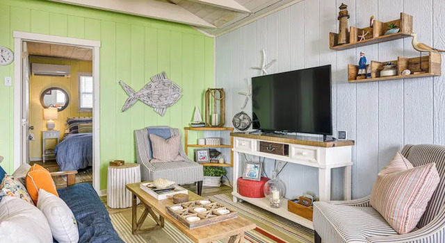 Beachfront Cottage w/ Boardwalk in Freeport, Book Feriehus Villaer i San Luis Beach, Villa
